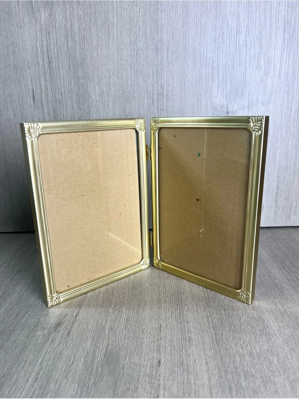 Hinged double picture frame goldtone 90s photo display 5X7